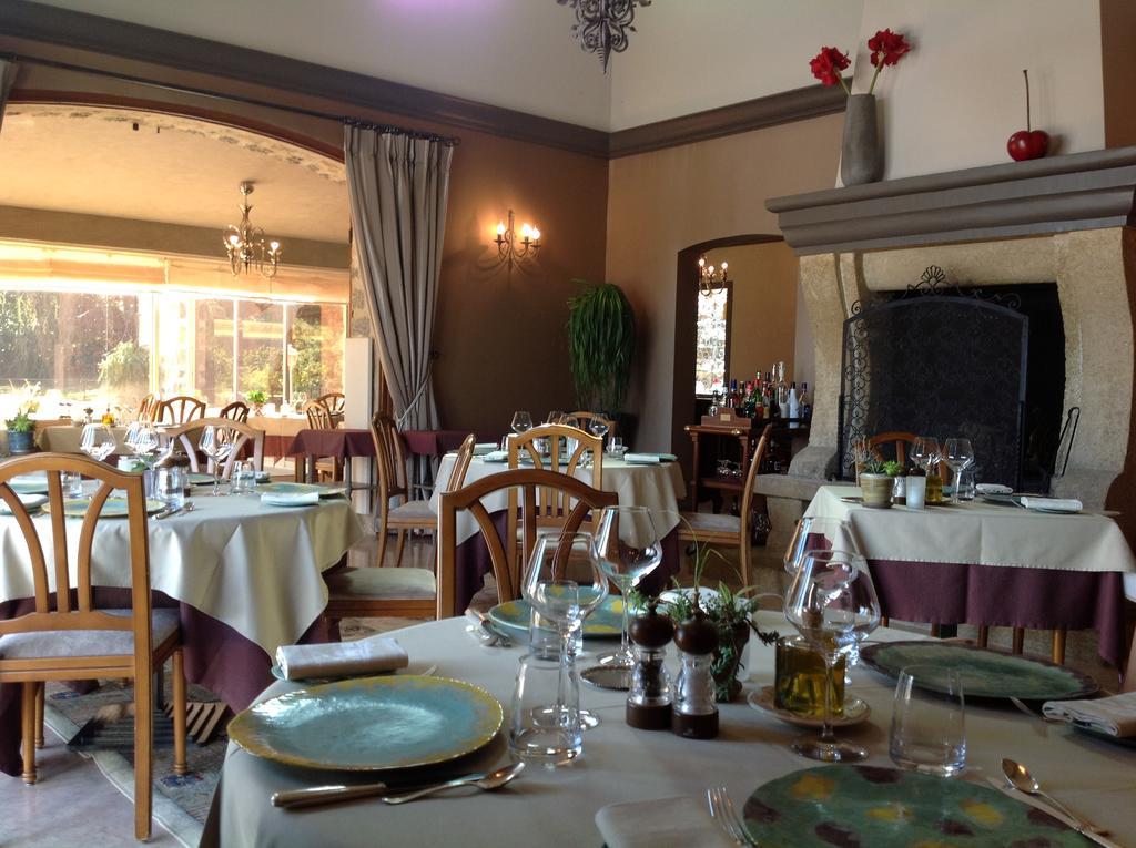 פייאנס Les Chambres Du Restaurant Le Castellaras - Teritoria מראה חיצוני תמונה
